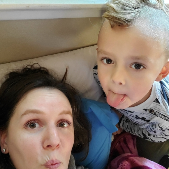 Meet your Posher, Nicole - Picture 1 of 1